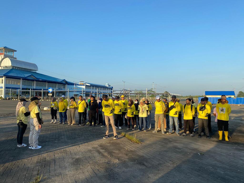 Aksi Bersih di Jalan Protokol